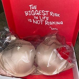 32C SPANX Pillow Cup Push-Up Plunge Bra